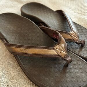 Women’s Vionic flip-flops size 10